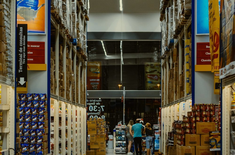 Store aisle with the model configuration panel open